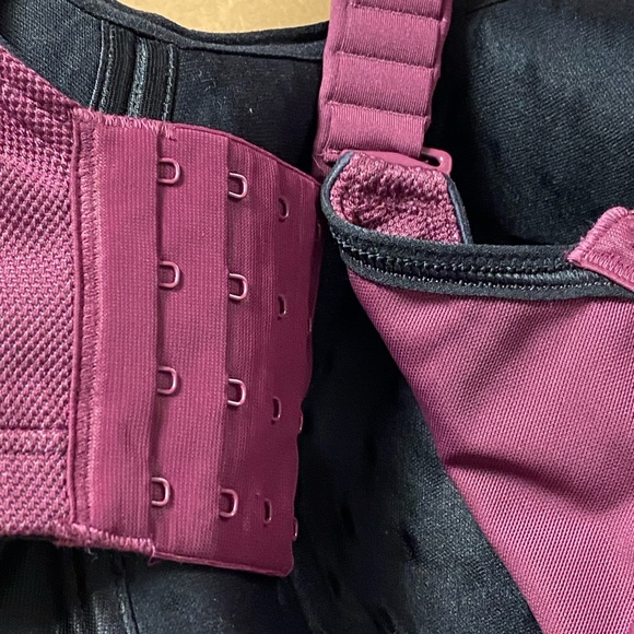 LIVID active sports bra modeled underwire full coverage 40 DDD - Picture 13 of 13